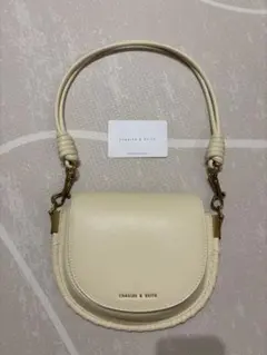 最終値下げ！【美品】CHARLES & KEITH ショルダーバッグ クリーム