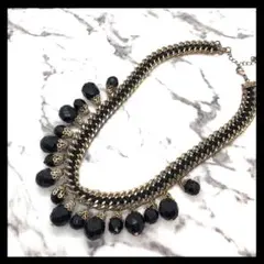 ネックレス　ゴージャス　大ぶり　ゴールド　ブラック　ビジュー　チェーン