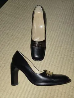 GUCCI黒 レザー ハイヒールパンプスシューズ 7B -37(24cn)
