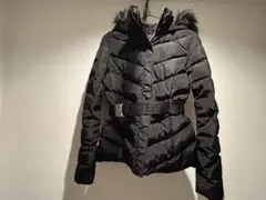GUESS ブラック ダウンジャケット ファー付き