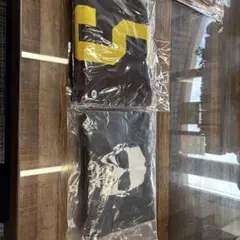 黒 Tシャツ プリントデザイン