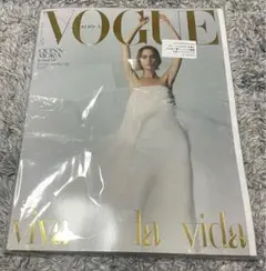 VOGUE KOREA 2021年12月号 QUINN MORA