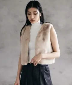 新品 タグ付き ENVYM ベージュ ファーベスト ふわふわ ベージュ