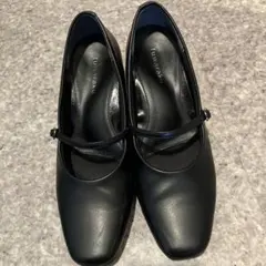 fuwaraku ストラップ付き黒パンプス