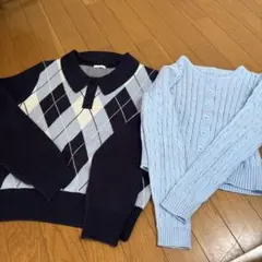 ネイビー・グレーのポロセーターとライトブルーのカーディガンセット