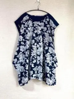 着心地良い　紺×白花柄　カットソーブラウス　チュニック　体型カバー