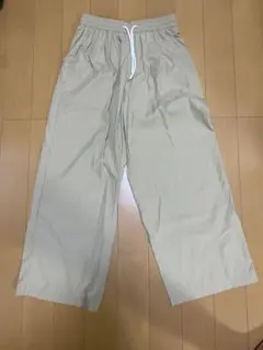 FRIFUL ベージュパンツ　Lサイズ　SHEIN