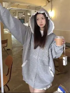 フリル付きオーバーサイズグレーパーカー