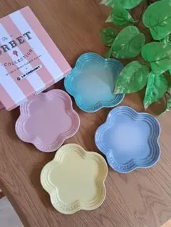 新品 ルクルーゼ フラワープレート 14cm シェルピンク メレンゲ 小皿 新品 ルクルーゼ フラワープレート 14cm シェルピンク メレンゲ 小皿