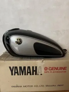 ヤマハYAMAHA SR400タンク（オマケ付）のサムネイル
