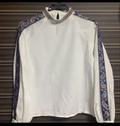 刺繍入りホワイト長袖シャツ