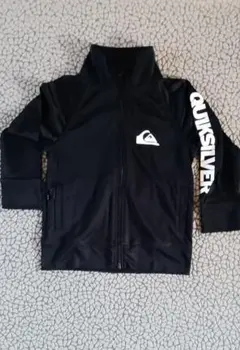 QUIKSILVER ブラック ラッシュガード 120センチ