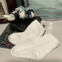 本当に可愛い　ベビー靴下型靴 ネイビーとホワイトです。