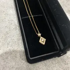 ゴールド ネックレス ダイヤモンド形ペンダント ケース付き