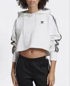adidas ショート丈　ホワイト フード付きスウェットクロップドパーカー