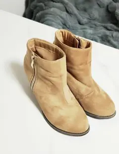 ベージュ　スエード　ウェッジヒール　ブーティ Мサイズ