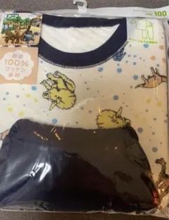 ユニクロ　キルト　パジャマ　アニア　恐竜　100