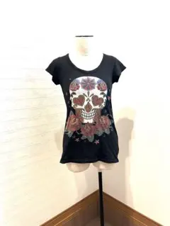 鋲とスカルデザインTシャツ