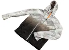 ★入手困難・定価5万・即完売品・激レアカラ★お洒落　デサント マウンテンパーカーのサムネイル