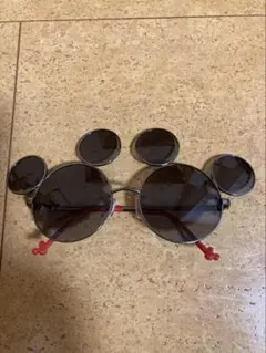 ミッキー型サングラス