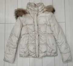 ベージュ ダウンジャケット フード付き