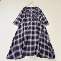 zucca ズッカ 立体フラワーモチーフ　チェック柄　Aラインロングワンピース