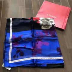 ほぼ未使用　ESCADA スカーフ　シルク100% イタリア製　ローズ　バラ
