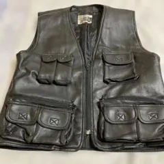 黒レザーベスト ポケット6つ付き