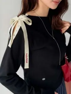 mily bilet 肩リボン使いスナップ２WAYワンオフショルカットソー