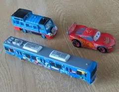 トミカ 京阪電車トーマス号と幼稚園バスの2種　カーズ ライトニングマックイーン