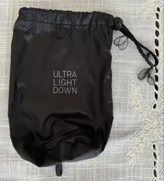 ユニクロ ウルトラライトダウン 収納袋 黒 ブラック 小さめ UNIQLO 巾着