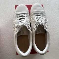 FRED PERRY ホワイトスニーカー