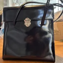 FURLA フルラ ブラック エナメル ショルダーバッグ
