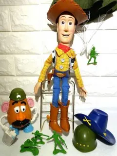 ウッディ人形と帽子セット　ポテトヘッド　兵隊のフィギュア　トイ・ストーリー