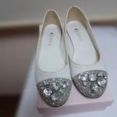 DIANA ビジュー付きフラットシューズ