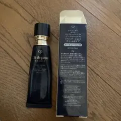 クレドポーボーテ　タンクレームエクラn　ピンクオークル10 ファンデーション