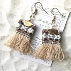 再販⭐　フリンジ　ベージュ　ピアス　イヤリング　タッセル　オルテガ　ハンドメイド