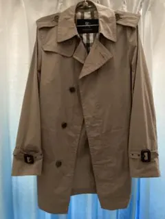 Burberry London ベージュ トレンチコート 新品に近い商品です。