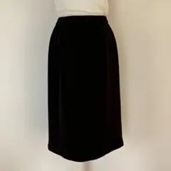 黒いタイトスカート