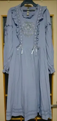 【axes femme POETIQUE】フリル刺繍ワンピース