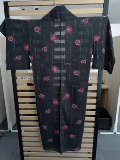 小紋 着物 黒地 薔薇柄 縦縞模様のサムネイル