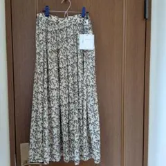 アイボリー系花柄プリーツスカート