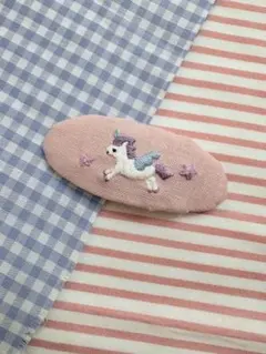 005 手刺繍ヘアピン　ユニコーン
