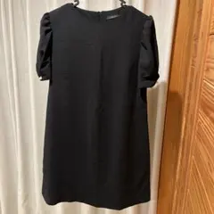Mサイズ　ZARA WOMAN パフスリーブ ひざ丈ワンピース ブラックのサムネイル
