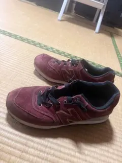 New Balance ワインレッド スニーカー