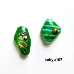 #107 ハンドメイドピアス　イヤリング　レジン　グリーン　シェル　ストライプ