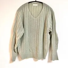 薄手　ニット　ライトグリーン　くすみ　きれいめ　春