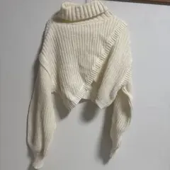 アイボリー クロップド タートルネックセーター
