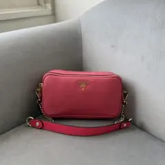 プラダ サフィアーノ ショルダーバッグ ピンク チェーン カメラバッグ