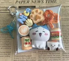 ガチャ詰めポーチ　ニコニコハチワレ